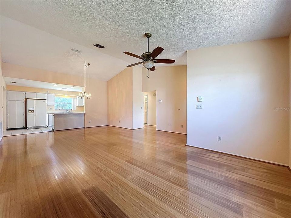 For Sale: $368,000 (2 beds, 2 baths, 1492 Square Feet)