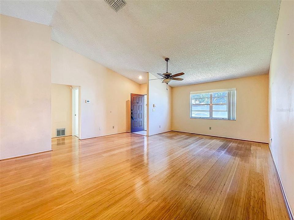 For Sale: $368,000 (2 beds, 2 baths, 1492 Square Feet)