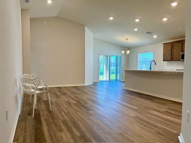 For Rent: $2,200 (4 beds, 2 baths, 1715 Square Feet)