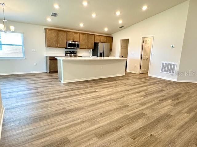 For Rent: $2,200 (4 beds, 2 baths, 1715 Square Feet)