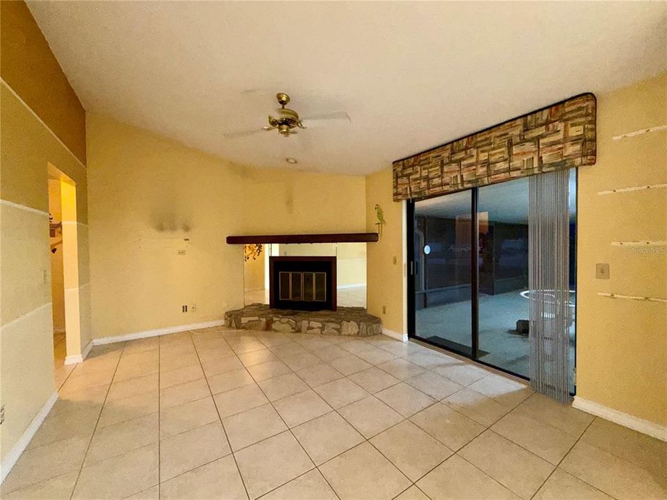 待售: $425,000 (4 贝兹, 2 浴室, 1843 平方英尺)