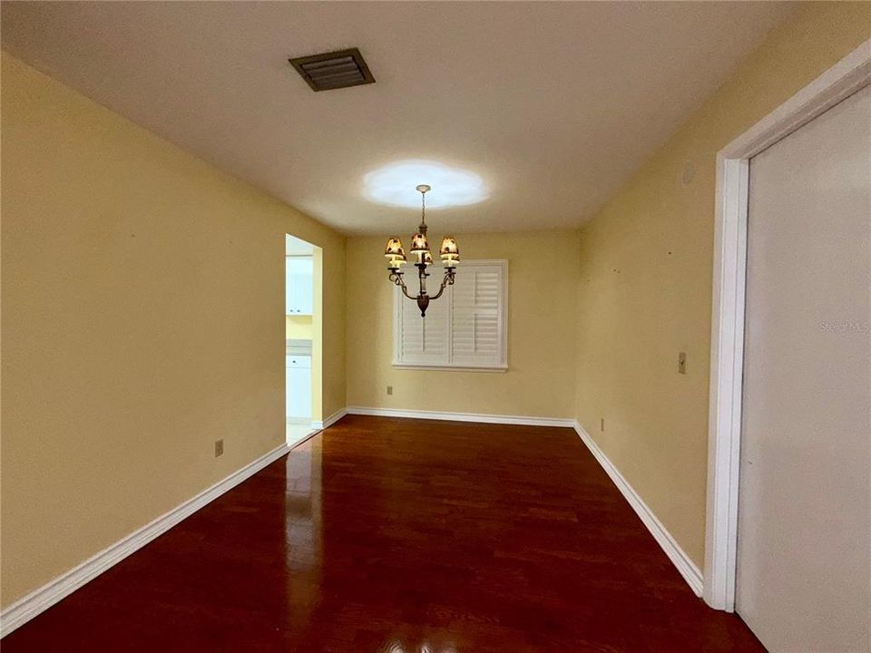 待售: $425,000 (4 贝兹, 2 浴室, 1843 平方英尺)