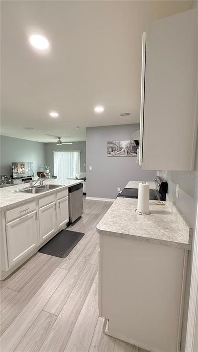 На продажу: $484,990 (5 спален, 3 ванн, 2451 Квадратных фут)