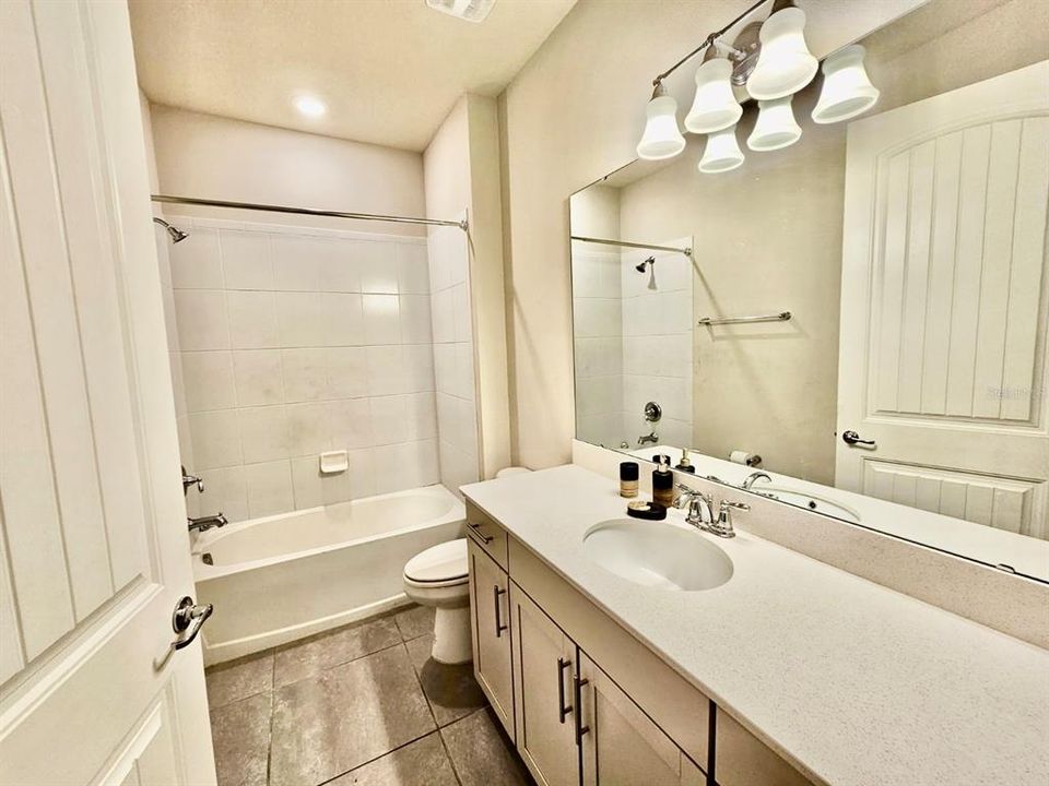 For Rent: $2,700 (3 beds, 2 baths, 2921 Square Feet)