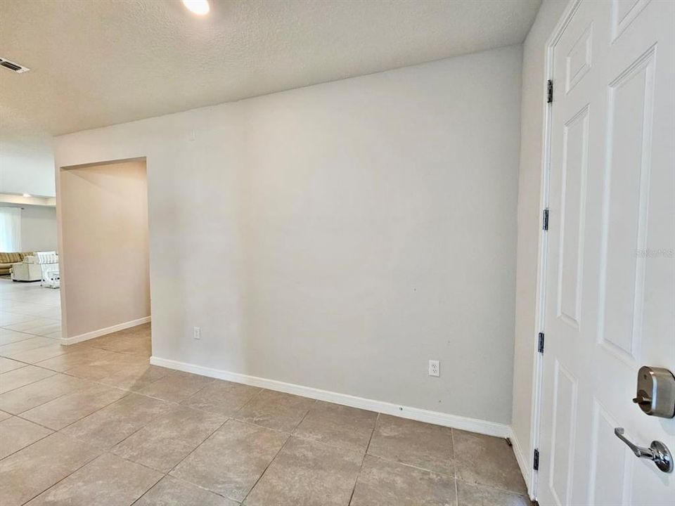 For Rent: $2,700 (3 beds, 2 baths, 2921 Square Feet)