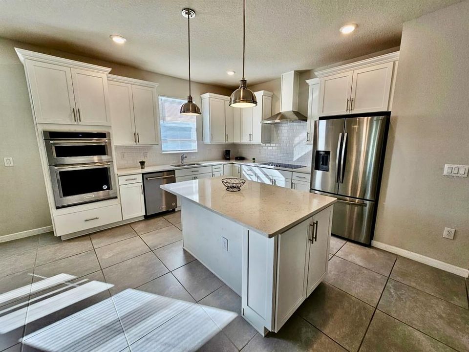 For Rent: $2,700 (3 beds, 2 baths, 2921 Square Feet)