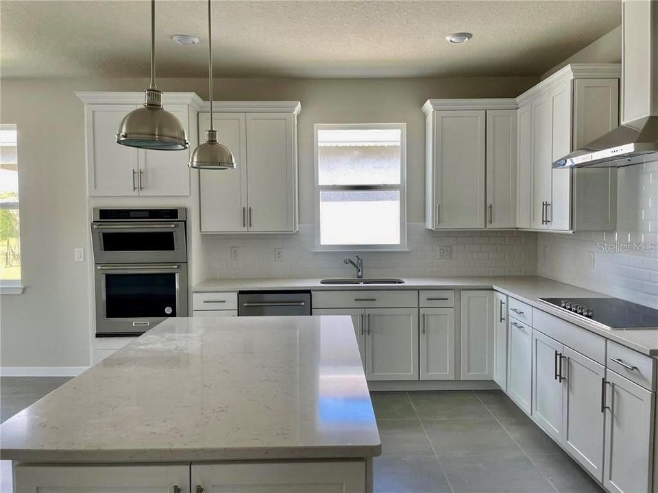 For Rent: $2,700 (3 beds, 2 baths, 2921 Square Feet)