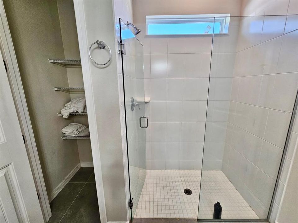 For Rent: $2,700 (3 beds, 2 baths, 2921 Square Feet)