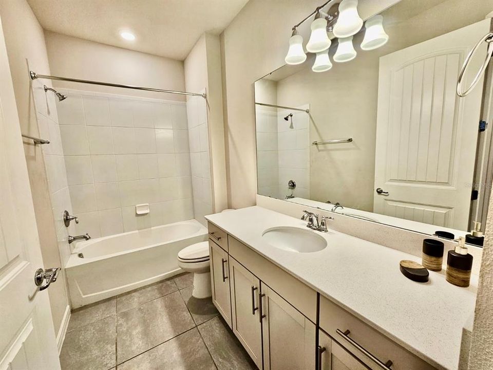 For Rent: $2,700 (3 beds, 2 baths, 2921 Square Feet)