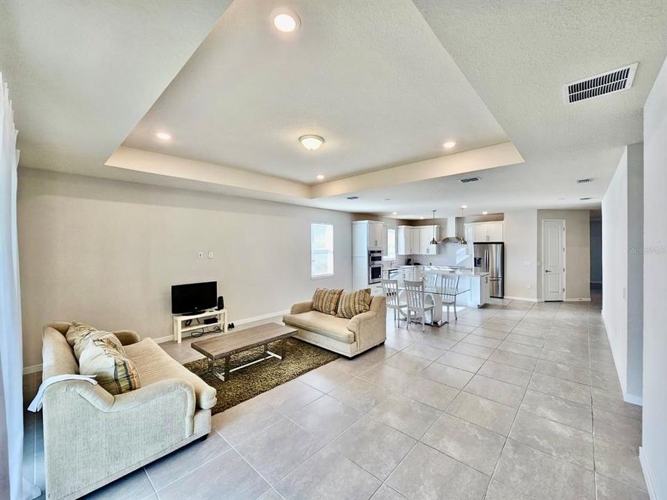 For Rent: $2,700 (3 beds, 2 baths, 2921 Square Feet)