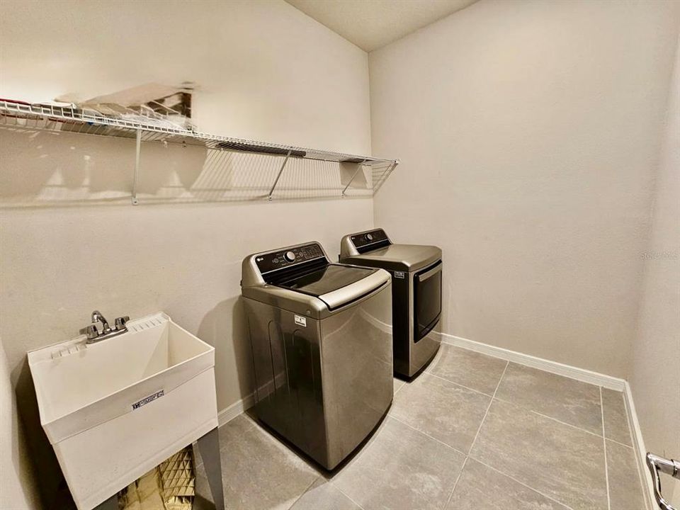 For Rent: $2,700 (3 beds, 2 baths, 2921 Square Feet)