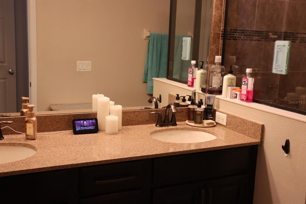 待售: $325,000 (3 贝兹, 2 浴室, 1638 平方英尺)