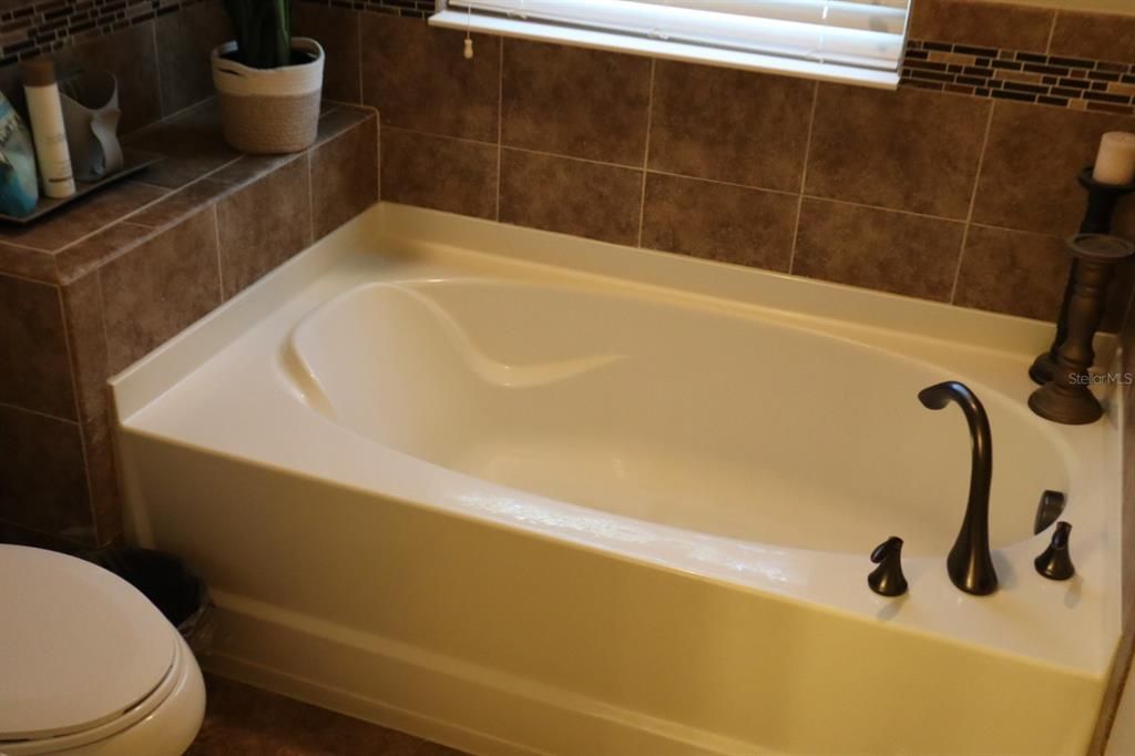 待售: $325,000 (3 贝兹, 2 浴室, 1638 平方英尺)