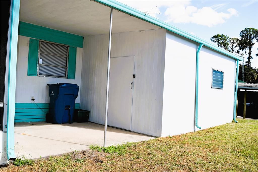 Active With Contract: $159,000 (2 beds, 2 baths, 957 Square Feet)