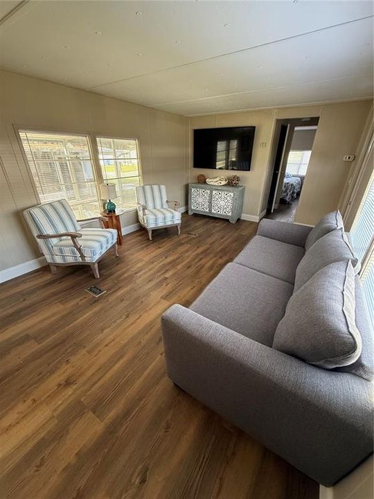 На продажу: $159,000 (2 спален, 2 ванн, 957 Квадратных фут)