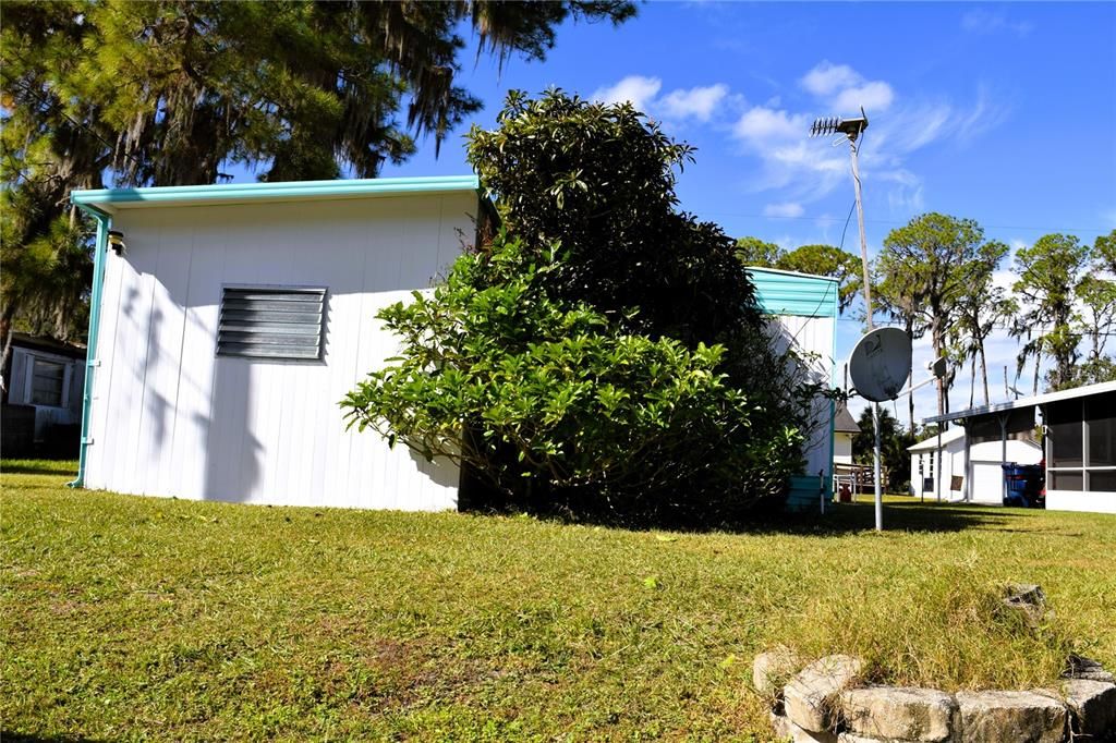 Active With Contract: $159,000 (2 beds, 2 baths, 957 Square Feet)