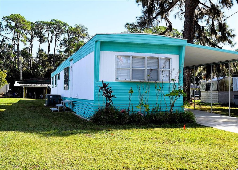 Active With Contract: $159,000 (2 beds, 2 baths, 957 Square Feet)