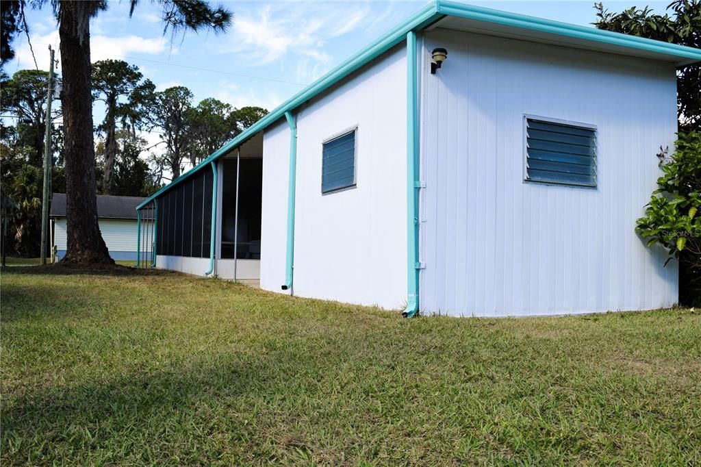 Active With Contract: $159,000 (2 beds, 2 baths, 957 Square Feet)