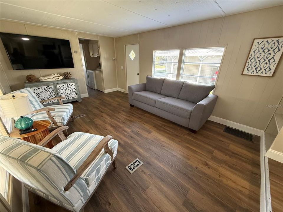 На продажу: $159,000 (2 спален, 2 ванн, 957 Квадратных фут)