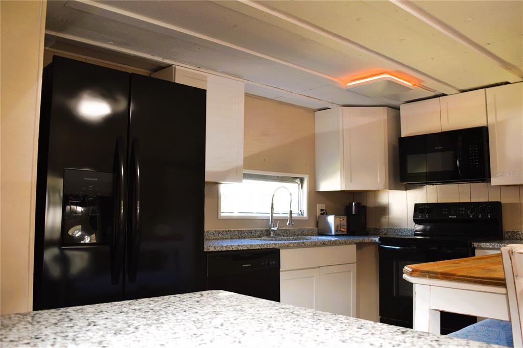 На продажу: $159,000 (2 спален, 2 ванн, 957 Квадратных фут)