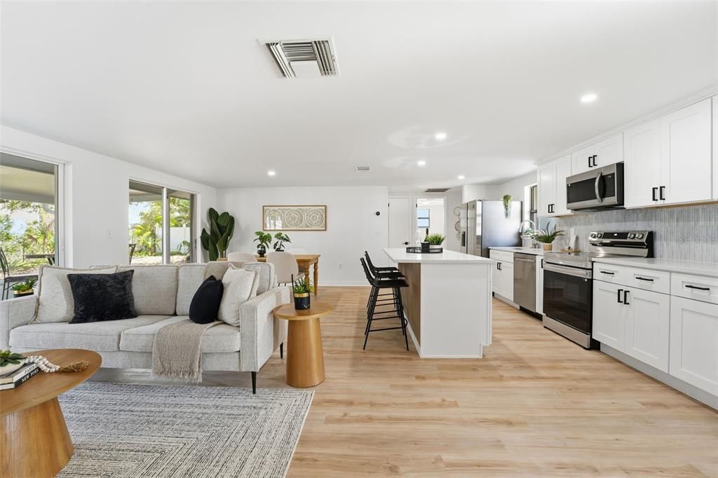 На продажу: $279,000 (2 спален, 2 ванн, 1014 Квадратных фут)