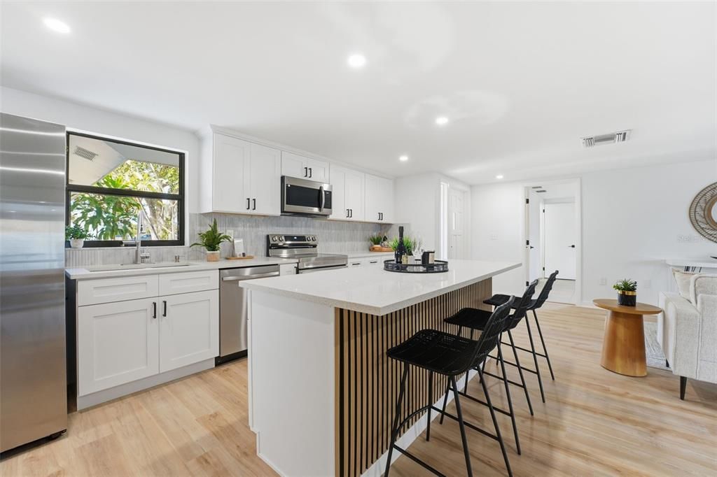 На продажу: $279,000 (2 спален, 2 ванн, 1014 Квадратных фут)