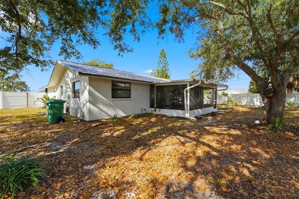 На продажу: $279,000 (2 спален, 2 ванн, 1014 Квадратных фут)