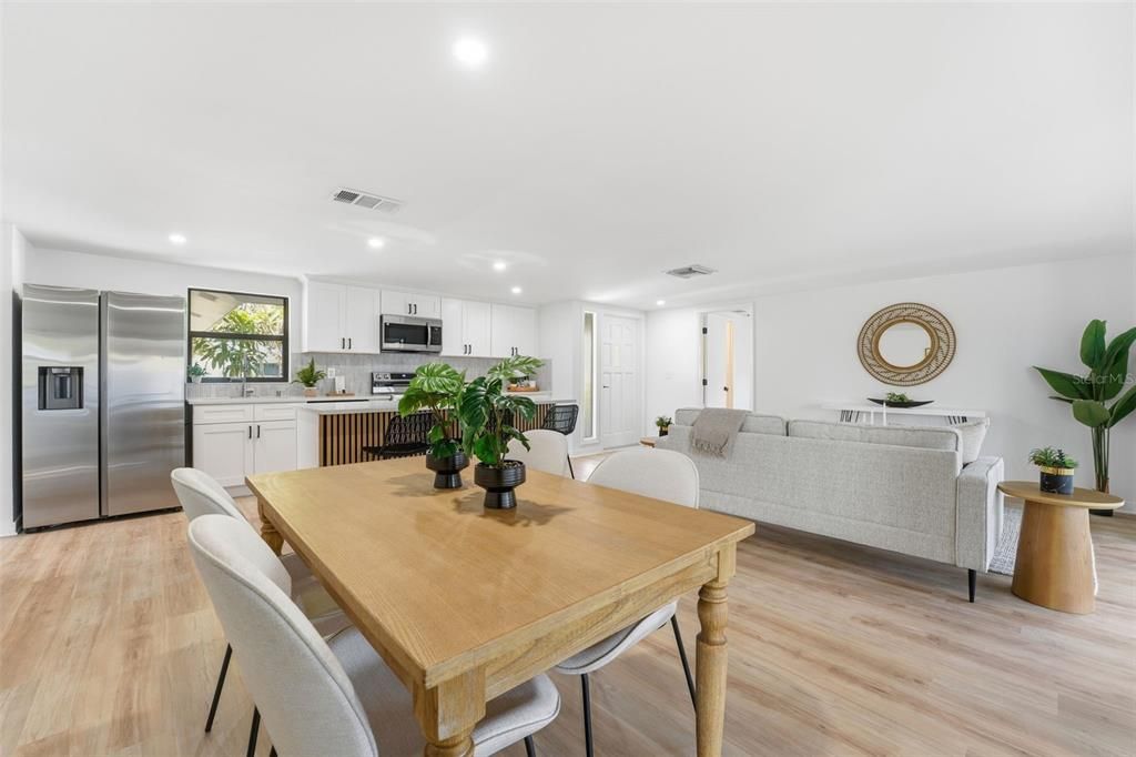 На продажу: $279,000 (2 спален, 2 ванн, 1014 Квадратных фут)