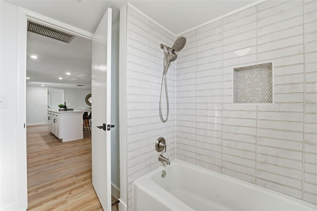 На продажу: $279,000 (2 спален, 2 ванн, 1014 Квадратных фут)