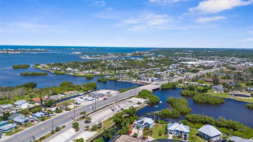 На продажу: $279,000 (2 спален, 2 ванн, 1014 Квадратных фут)