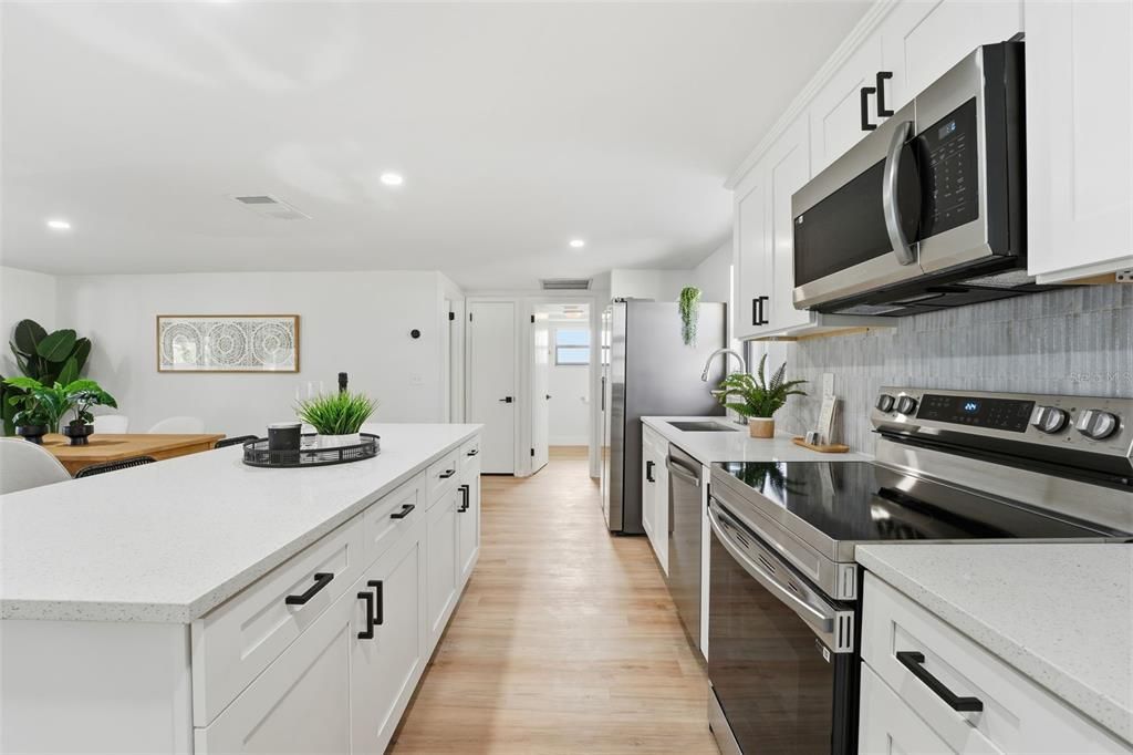 На продажу: $279,000 (2 спален, 2 ванн, 1014 Квадратных фут)