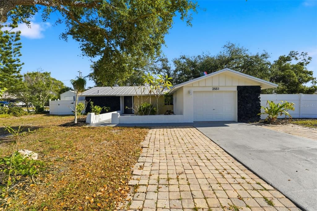 На продажу: $279,000 (2 спален, 2 ванн, 1014 Квадратных фут)