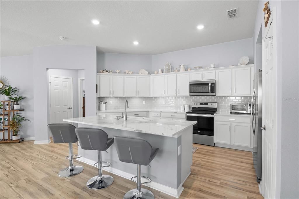 待售: $398,000 (4 贝兹, 2 浴室, 1989 平方英尺)