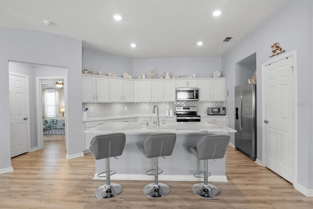 待售: $398,000 (4 贝兹, 2 浴室, 1989 平方英尺)