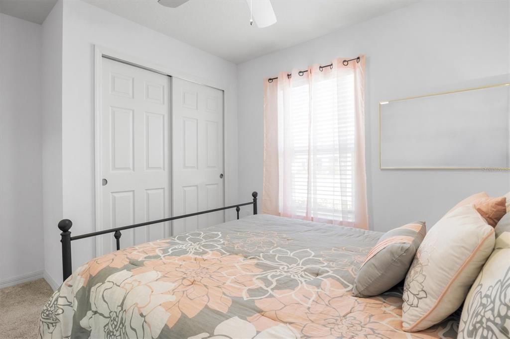 待售: $398,000 (4 贝兹, 2 浴室, 1989 平方英尺)