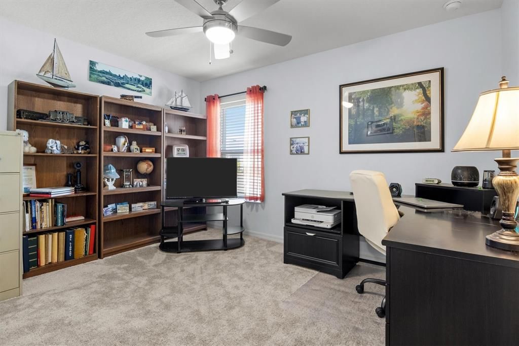 待售: $398,000 (4 贝兹, 2 浴室, 1989 平方英尺)