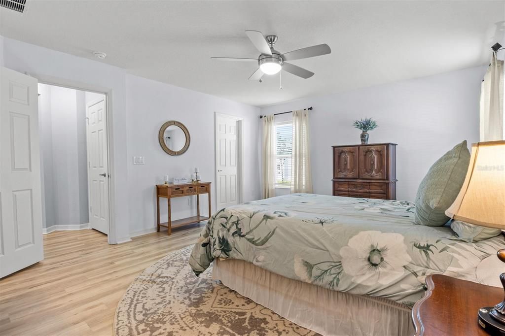 待售: $398,000 (4 贝兹, 2 浴室, 1989 平方英尺)