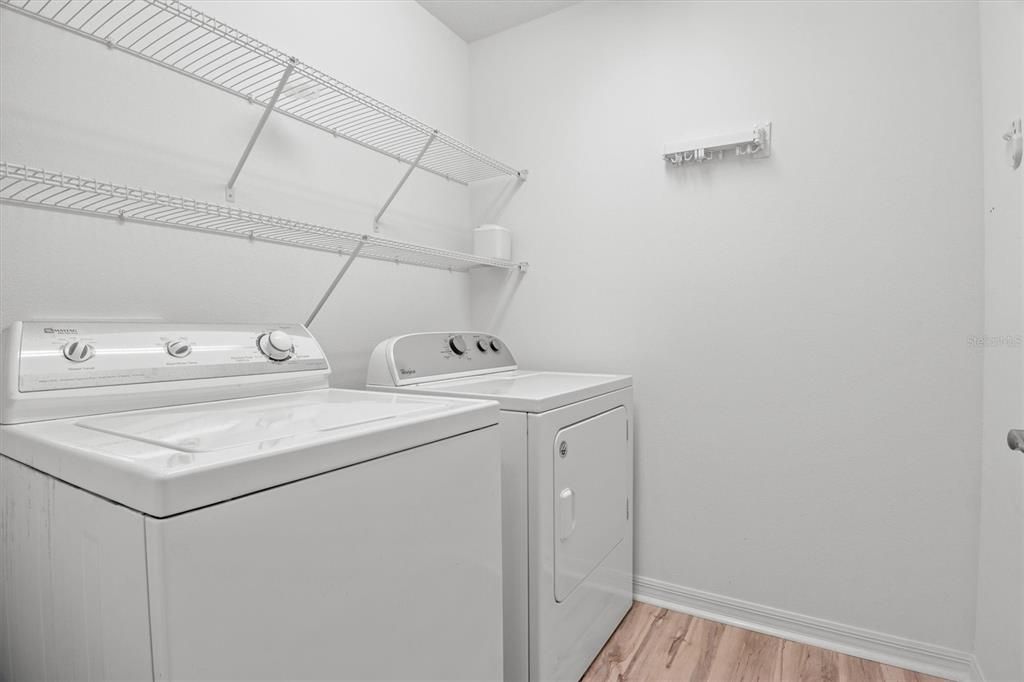 待售: $398,000 (4 贝兹, 2 浴室, 1989 平方英尺)