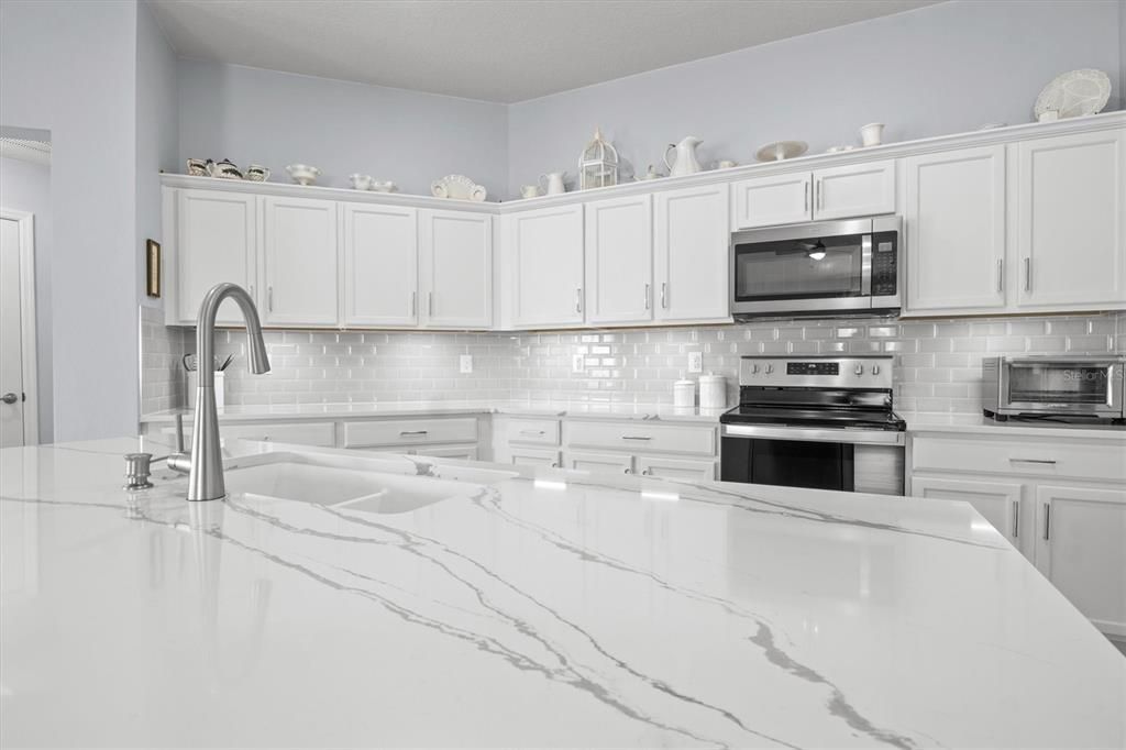 待售: $398,000 (4 贝兹, 2 浴室, 1989 平方英尺)