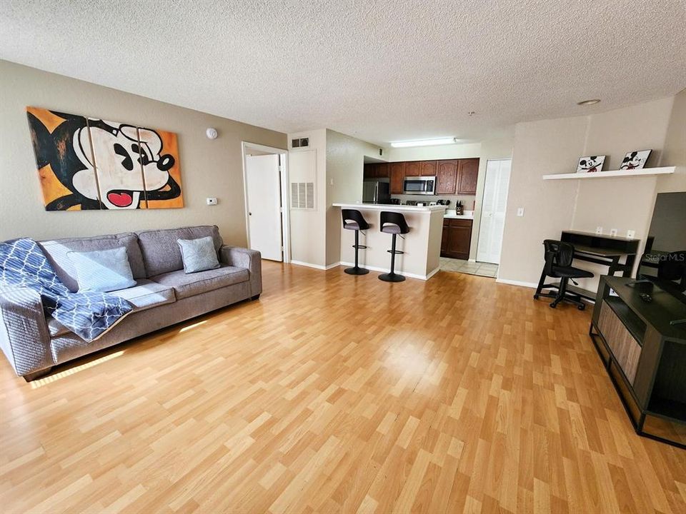 For Sale: $249,900 (2 beds, 2 baths, 1026 Square Feet)