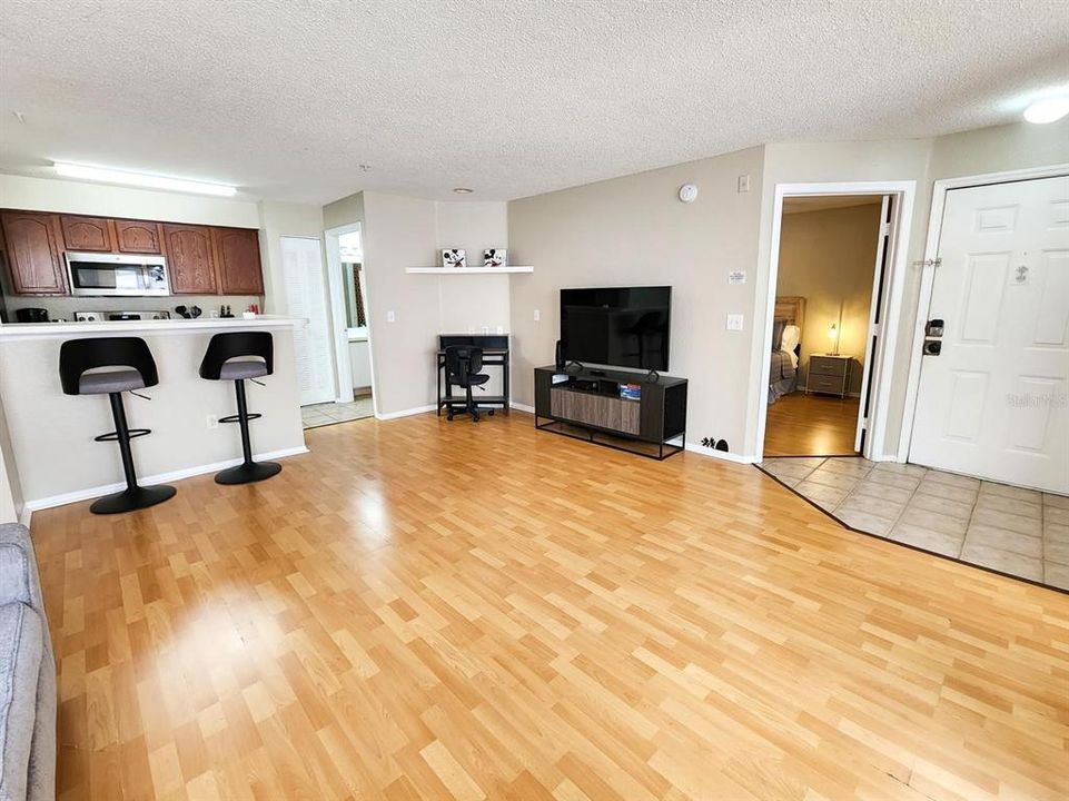 For Sale: $249,900 (2 beds, 2 baths, 1026 Square Feet)