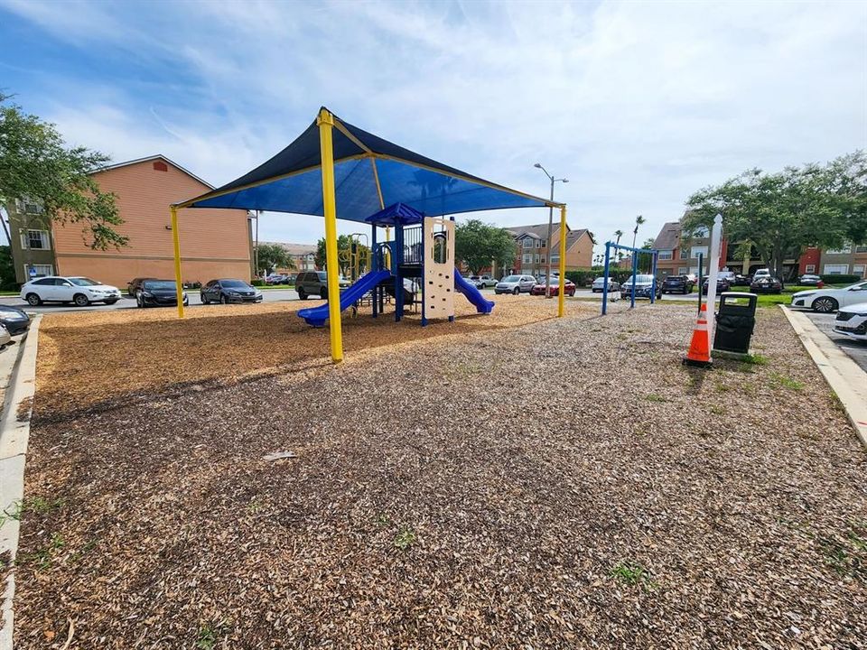 For Sale: $249,900 (2 beds, 2 baths, 1026 Square Feet)