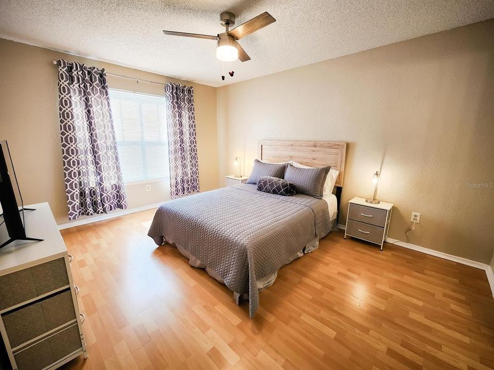 For Sale: $249,900 (2 beds, 2 baths, 1026 Square Feet)