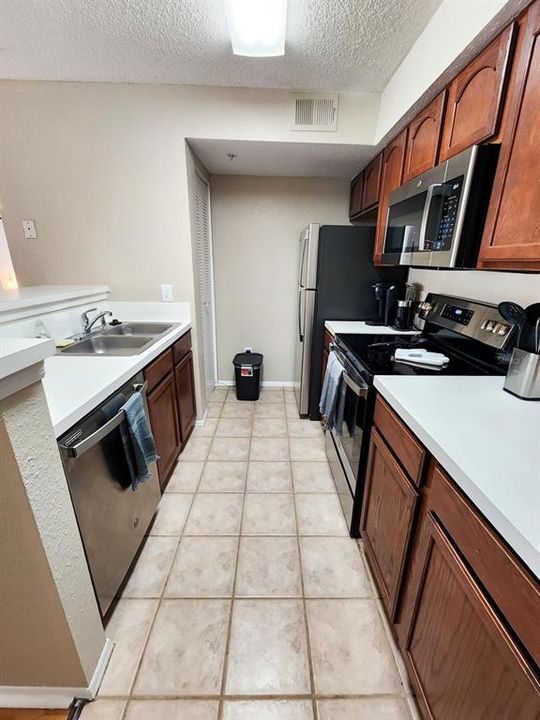 For Sale: $249,900 (2 beds, 2 baths, 1026 Square Feet)