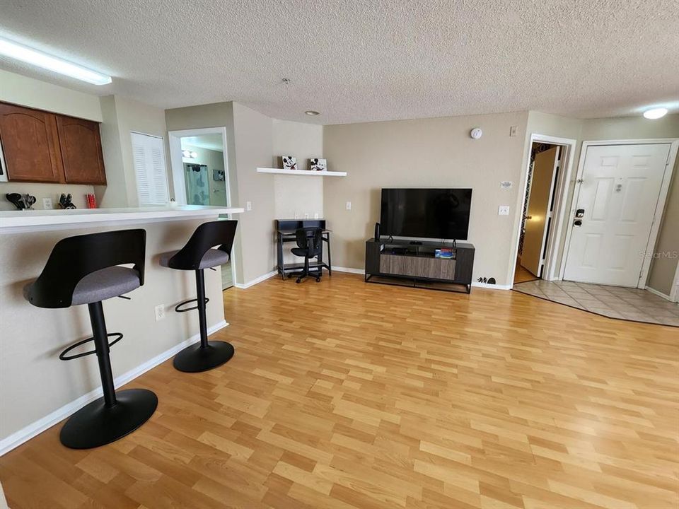 For Sale: $249,900 (2 beds, 2 baths, 1026 Square Feet)