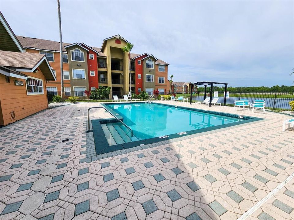 For Sale: $249,900 (2 beds, 2 baths, 1026 Square Feet)