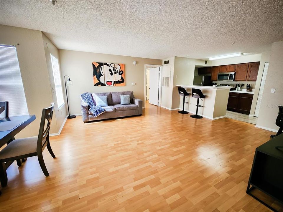 For Sale: $249,900 (2 beds, 2 baths, 1026 Square Feet)