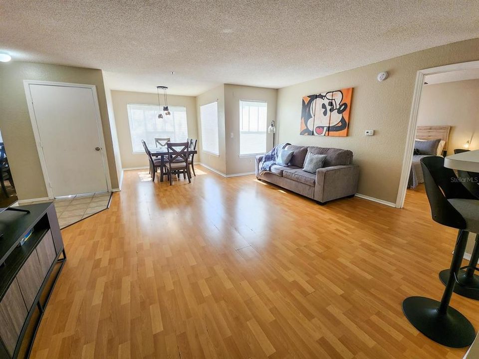 For Sale: $249,900 (2 beds, 2 baths, 1026 Square Feet)
