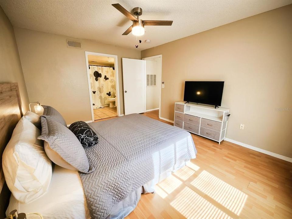 For Sale: $249,900 (2 beds, 2 baths, 1026 Square Feet)