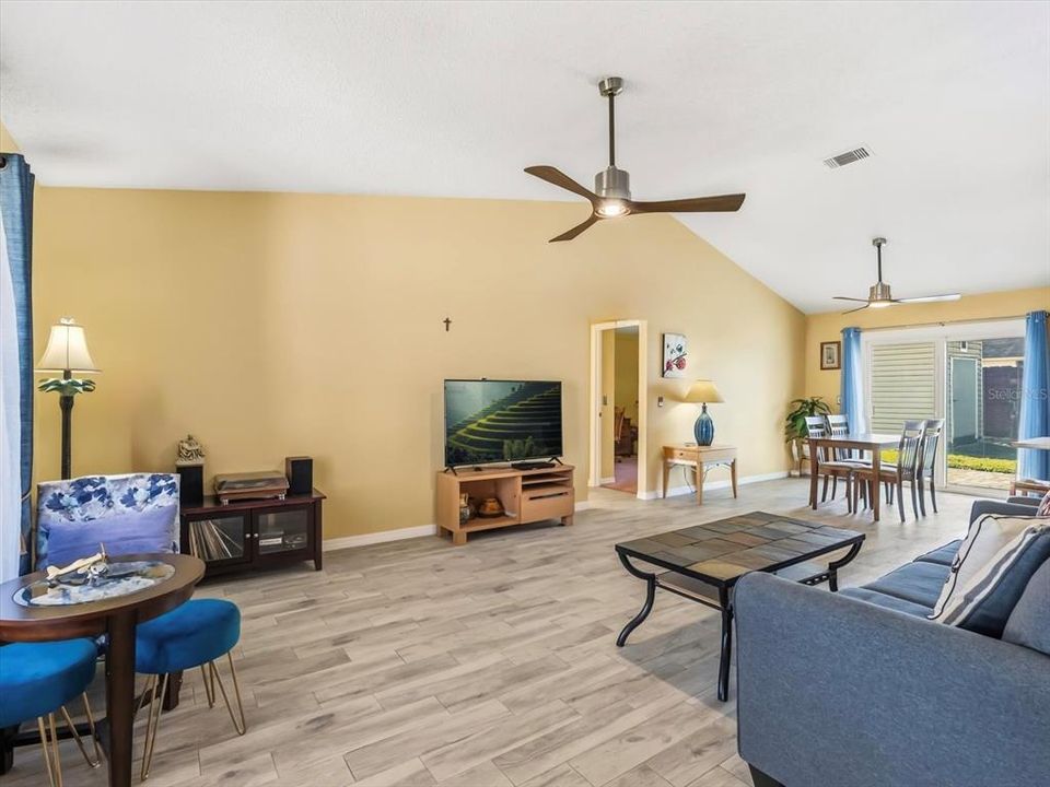 For Sale: $398,900 (3 beds, 2 baths, 1514 Square Feet)